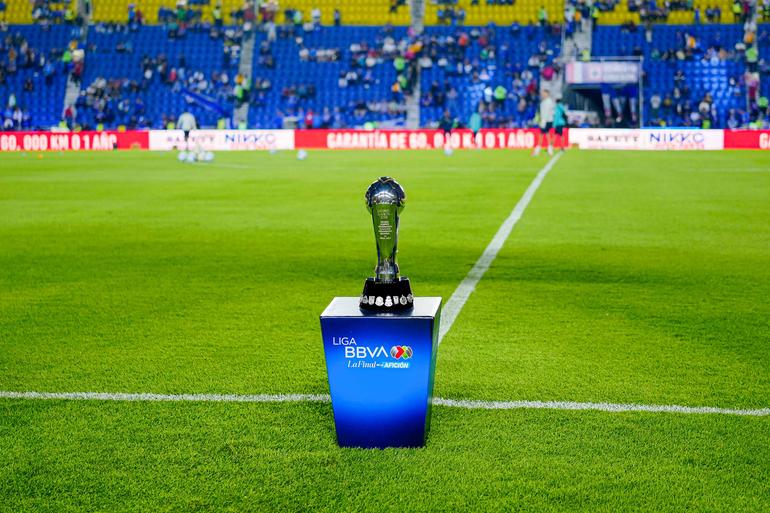 El trofeo de la Liga MX ya espera al ganador entre Pumas y Cruz Azul | IMAGO7