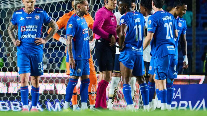 Ismael López Peñuelas en el partido entre Cruz Azul y Pumas | MEXSPORT