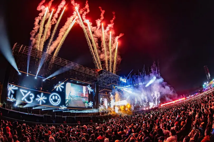 Miles de fans del reggaetón ya esperan el anuncio oficial del cartel del Flow Fest 2026./ FB: Coca Cola Flow