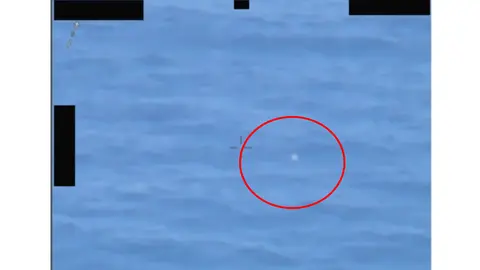 El Pentágono sacó nuevos videos donde aparecen objetos sobrevolando varias áreas de Estados Unidos / Especial