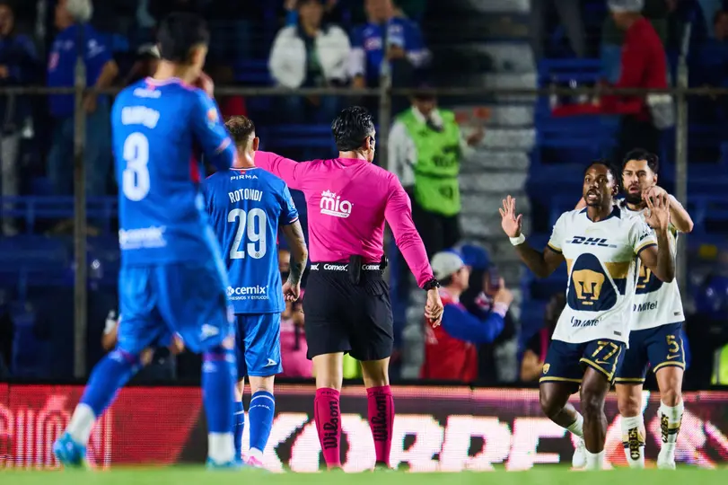Ismael López Peñuelas en el partido entre Cruz Azul y Pumas | MEXSPORT