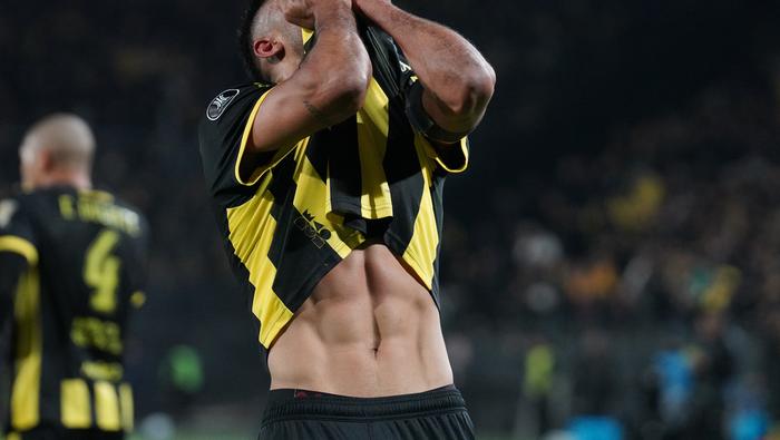 Jugadores de Peñarol frustrados por el empate ante Corinthians | AP