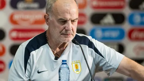 Marcelo Bielsa en conferencia de prensa con la Selección de Uruguay | MEXSPORT