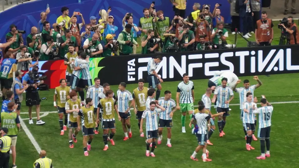 Plantilla de Argentina celebra el gol de Messi l CARLOS PONCE