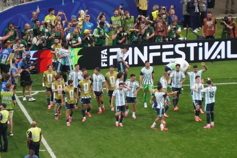 Plantilla de Argentina celebra el gol de Messi l CARLOS PONCE