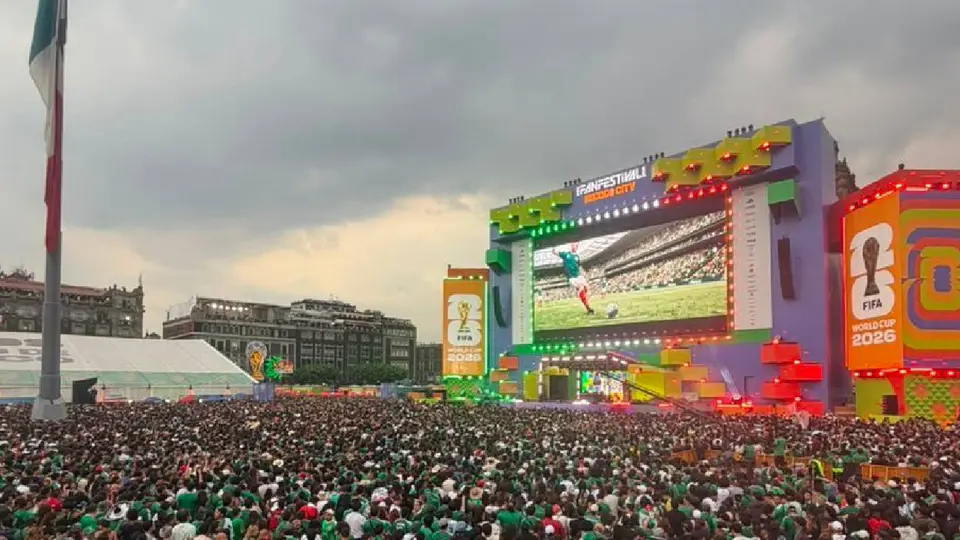 Aficionados mexicanos presentes en el cuadro principal de la capital azteca / @MexicoCity26