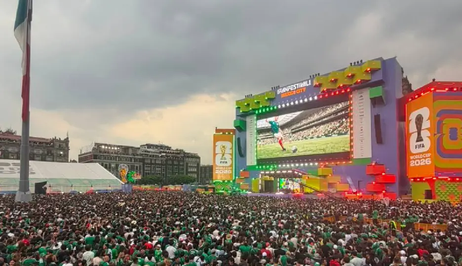 Aficionados mexicanos presentes en el cuadro principal de la capital azteca / @MexicoCity26