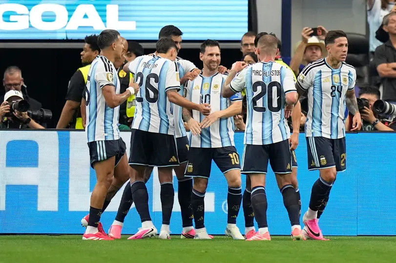Lionel Messi celebrando su gol con Argentina l AP