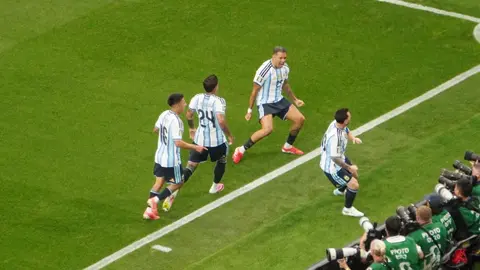 Celebración de Messi tras gol ante Austria l CARLOS PONCE