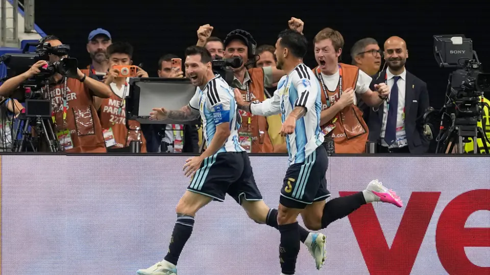 ¡Nadie puede pararlo! Lionel Messi, con 18 goles, es el máximo anotador en la historia de los Mundiales en solitario l AP