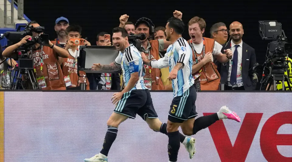 ¡Nadie puede pararlo! Lionel Messi, con 18 goles, es el máximo anotador en la historia de los Mundiales en solitario l AP