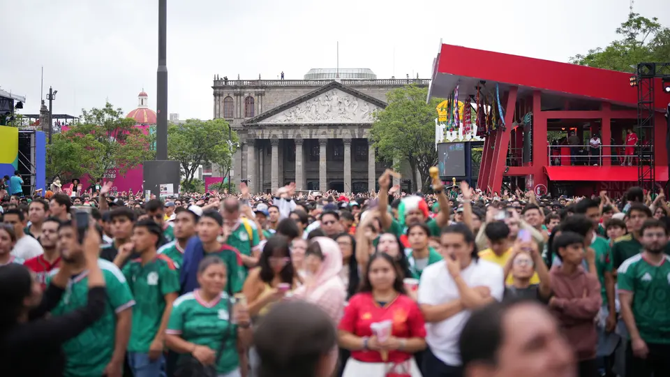 Aficionados en el Fan Fest de Guadalajara en el partido de México | IMAGO7