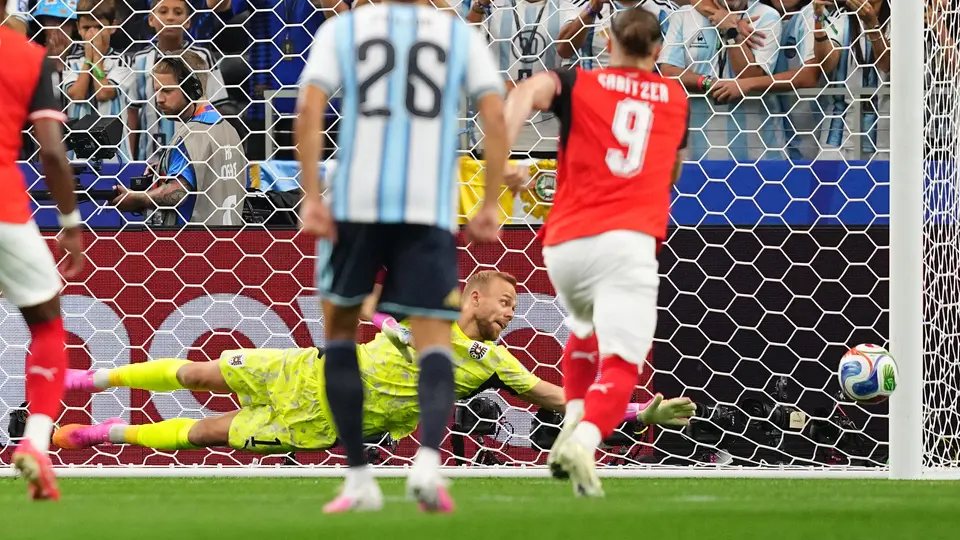 Penal fallado de Messi ante Austria l AP