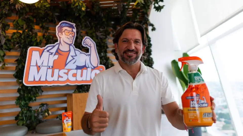 Kikín Fonseca invita a la afición a sacudir las malas vibras con “La Limpia” de Mr. Músculo