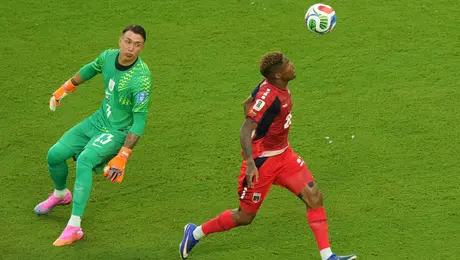 ¿Portero de experiencia? El grave error de Fernando Muslera que terminó en gol de Cabo Verde