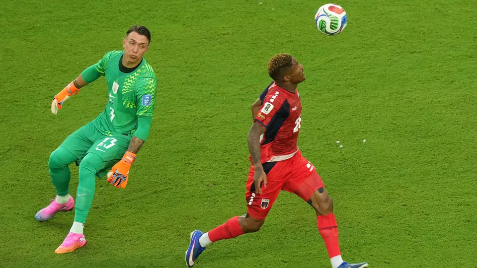 Fernando Muslera salió mal en el partido ante Cabo Verde | AP