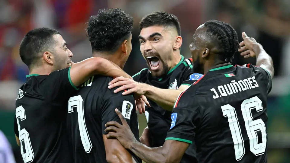 Lira y Romo en celebración con la Selección Mexicana en el Mundial 2026 | IMAGO 7