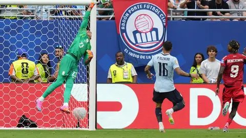 Muslera en una atajada previa | AP