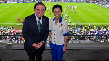 Mikel Arriola presume encuentro con la Princesa Hisako de Takamado en el partido 1,000 del Mundial