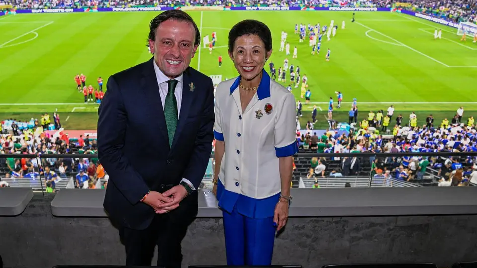 Mikel Arriola presume encuentro con la Princesa Hisako de Takamado en el partido 1,000 del Mundial