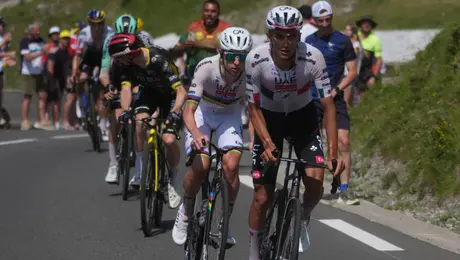 Isaac del Toro se mantiene en el podio del Tour de Francia luego de finalizar la 17
