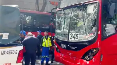 VIDEO: ¿Qué pasó en el Metrobús CDMX? Accidente cerca de Nuevo León deja 16 lesionados