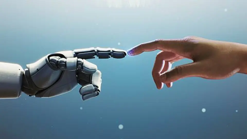 El robot humanoide incorpora un rostro biónico capaz de parpadear, mover la cabeza y realizar expresiones faciales durante las conversaciones./ Pixabay