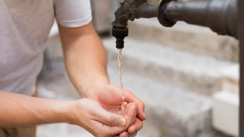 Esta medida busca compensar las afectaciones derivadas del suministro de agua contaminada / Magnific
