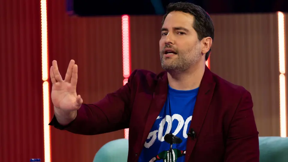 El conductor de deportes dijo que en un principio sería parte de los presentadores no un participante /  FB: @lacasafamososmx