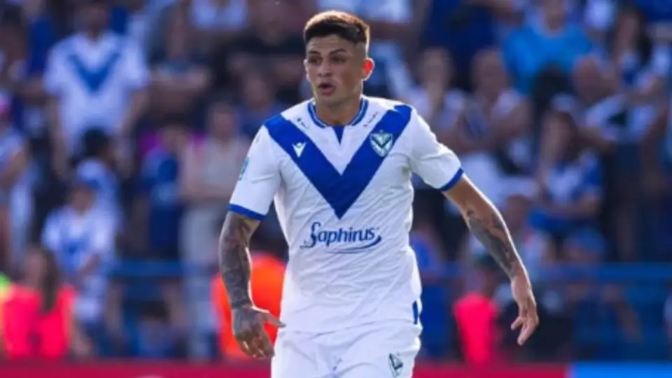 Aaron Quirós en un partido de Vélez | IG @aaronquiros_