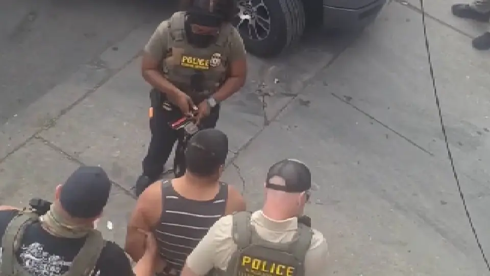 Detención a migrante en EE.UU.; Gobierno de México pide esclacerecer las muertes tras detenciones / Captura de pantalla