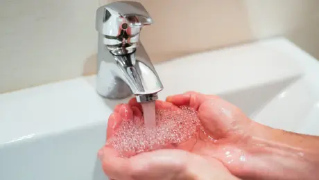 Aprueban descuento del 80% en el recibo del agua si llega contaminada