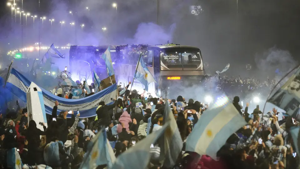 Selección Argentina con la afición l AP