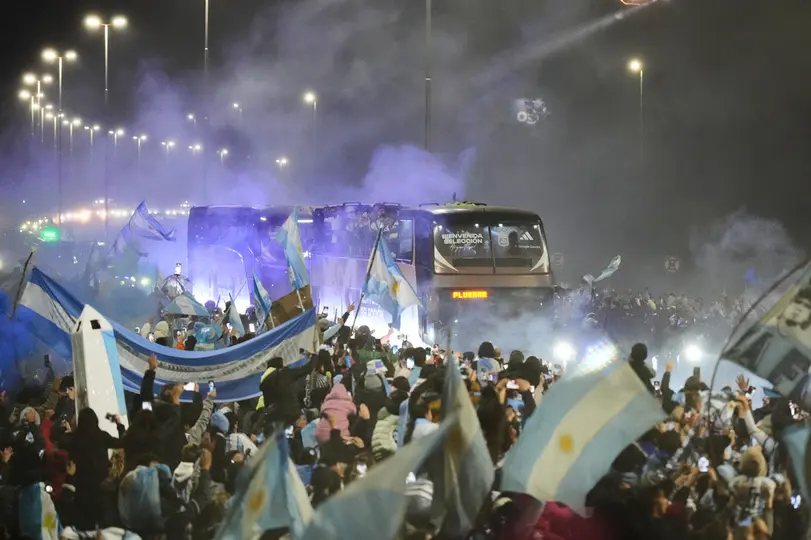 Selección Argentina con la afición l AP