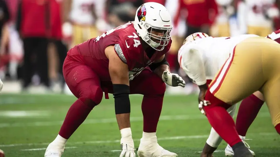 Isaiah Adams, liniero de los Cardinals, es arrestado por cargos relacionados con armas