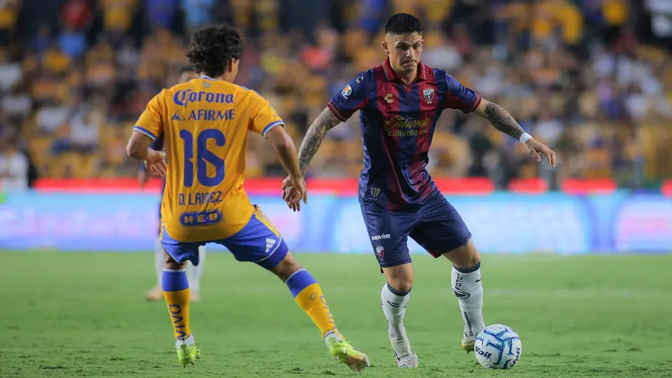 Diego Lainez y Aaron Quiros en el Tigres vs Atlante | MEXSPORT