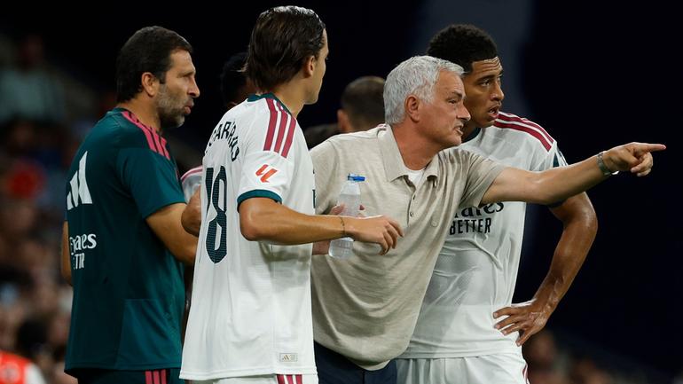 Mourinho da indicaciones a Bellingham y Carreras | AP