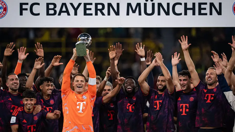 Plantilla del Bayern Múnich celebra | @FCBayern