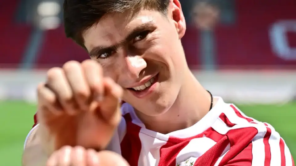 Comienza la historia: Hormiga González presente en el juego del Olympiacos