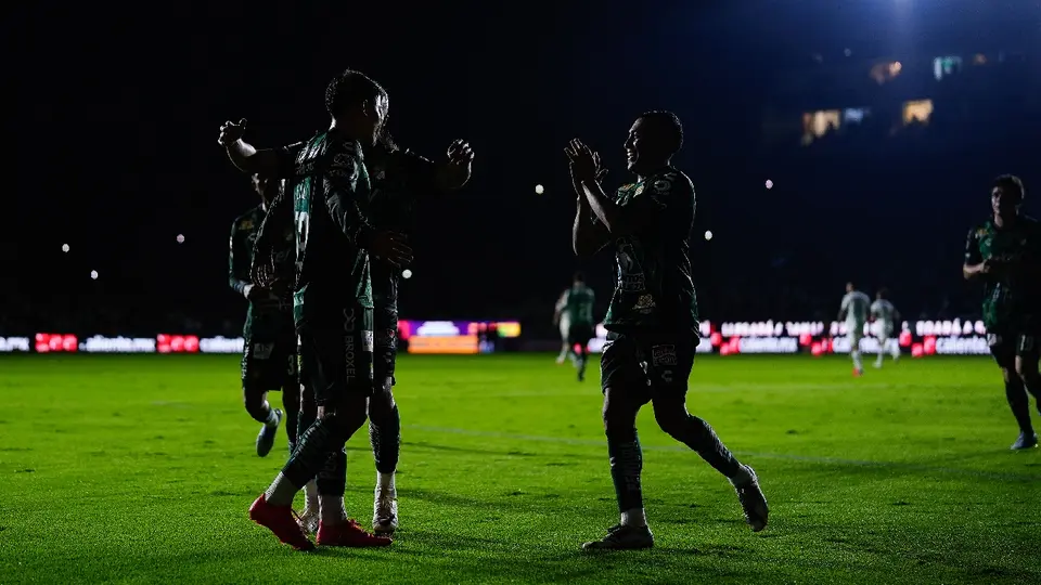 León celebra el segundo gol ante Monterrey | IMAGO7