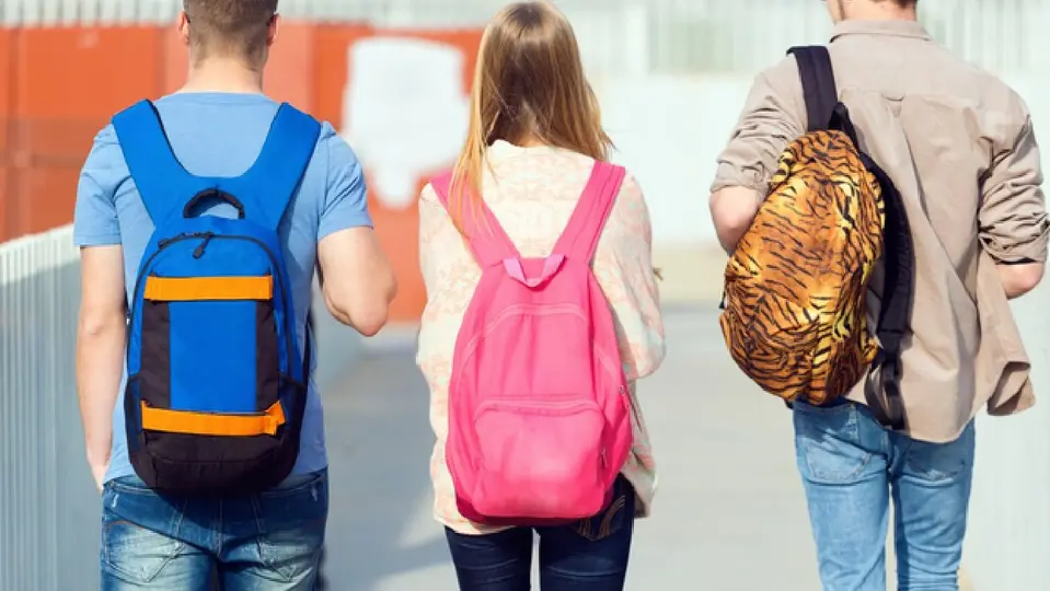 La forma, distribución y posición de la mochila sobre la espalda también son importantes / Magnific