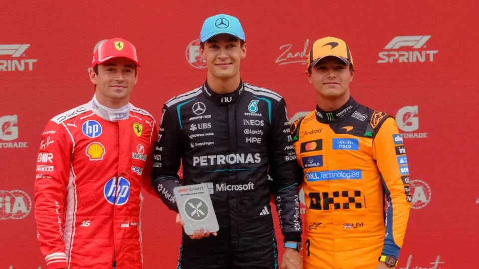 George Russell en la cima del podio en Países Bajos | AP