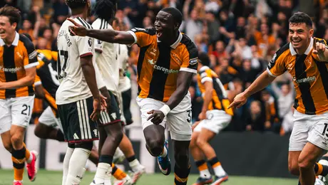¿Quién era el débil? Hull City vence al Manchester United en su regreso a Premier League