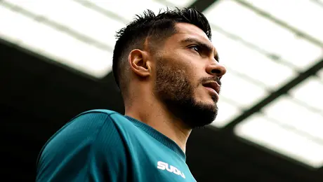Raúl se luce en victoria de Wolves