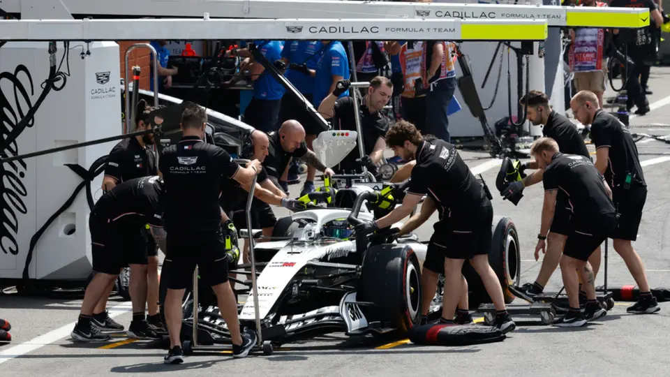Cadillac no mejora; el error que exhibe la crisis equipo con Checo Pérez