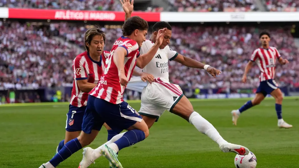 Julián Álvarez y Kylian Mbappé en el partido de Atlético de Madrid contra Real Madrid | AP