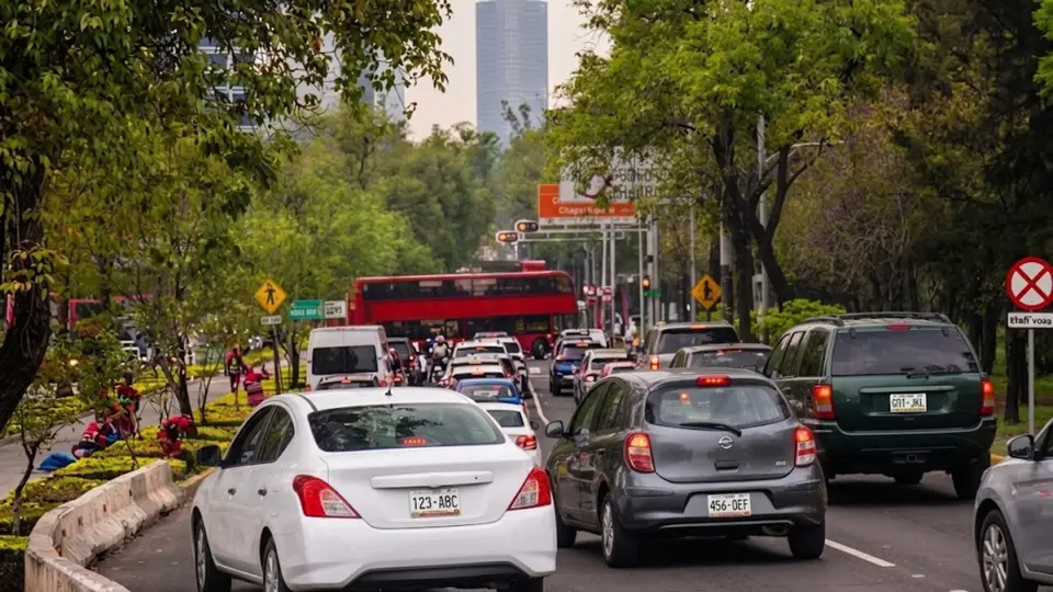 Motocicletas y vehículos eléctricos se encuentran entre los automotores exentos del Hoy No Circula / Gemini