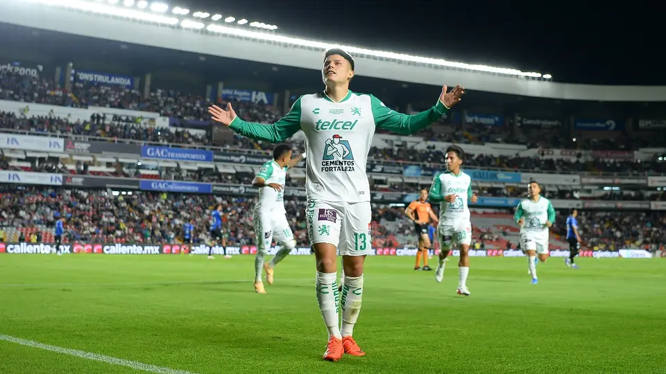 Daniel Arcila, refuerzo de León, celebrando anotación ante Querétaro | MEXSPORT