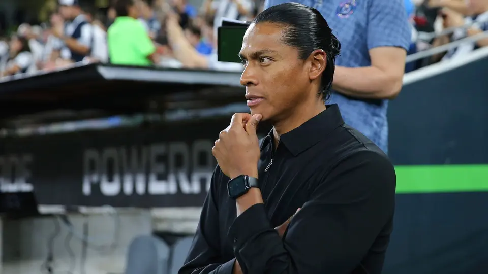 Joel Huiqui, entrenador de Cruz Azul en su partido ante Monterrey | IMAGO7
