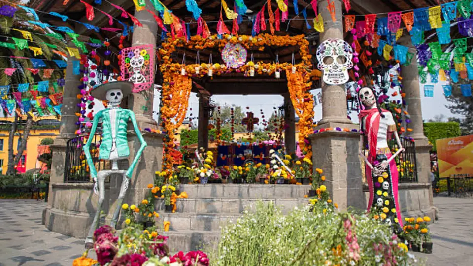 La propuesta permitiría que trabajadores puedan dedicar el 2 de noviembre a las tradiciones del Día de Muertos / Pixabay